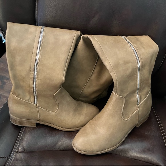 JustFab Shoes - Size 8.5 EUC knee-high boots